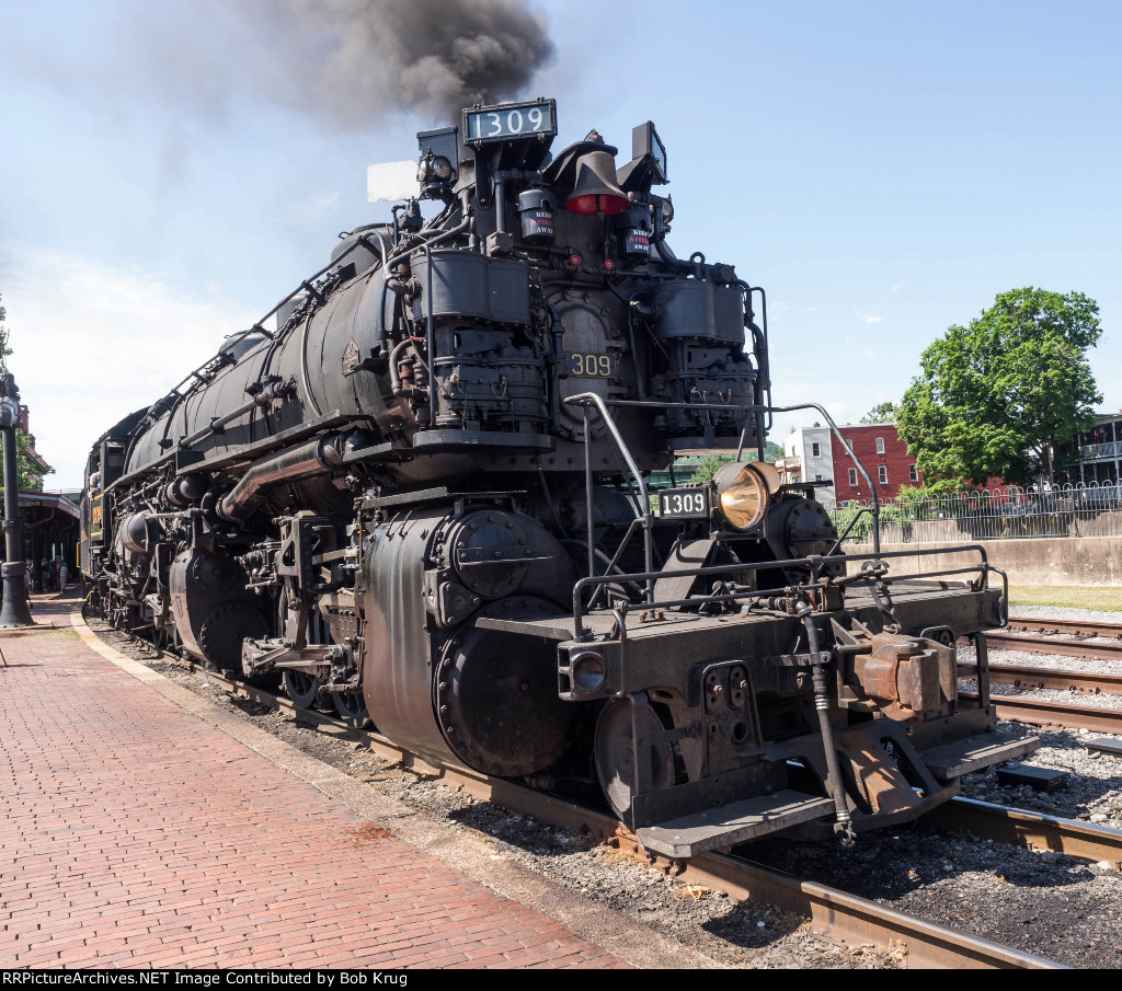 WMSR 1309 awaits departure in Cumberland